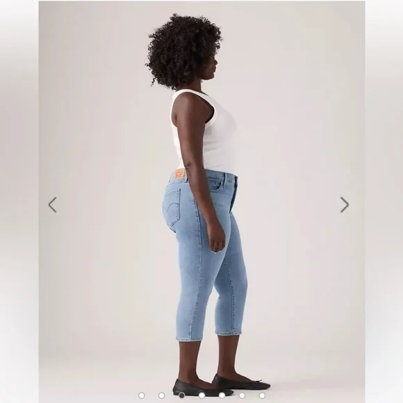 Levi's Women's Cropped Light Blue Jeans - Picture 4 of 16